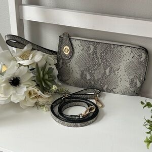 Jen & Co Wristlet w Twist Lock Closure